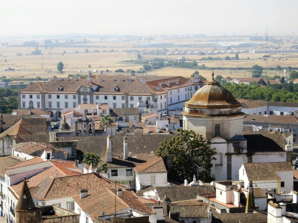 Tour em Évora: Descobre a Cidade Histórica com Ruínas Romanas e a Inesquecível Capela dos Ossos