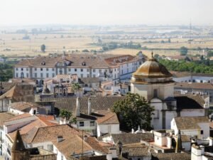 Tour em Évora: Descobre a Cidade Histórica com Ruínas Romanas e a Inesquecível Capela dos Ossos