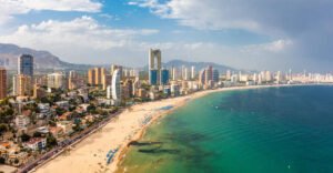 Benidorm: Um Guia Completo para Aproveitar ao Máximo o Sol e a Diversão